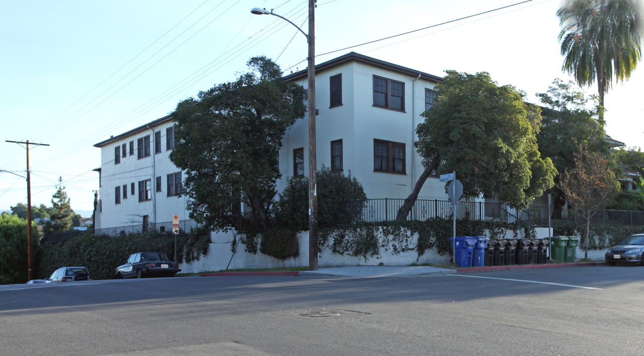 860 E East Kensington Rd in Los Angeles, CA - Building Photo