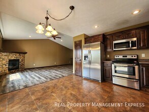 Modern 4 Bedroom 2 Bathroom Twin-Home in Tea in Tea, SD - Foto de edificio - Building Photo