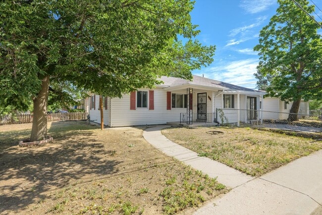 property at 2300 N Moline St