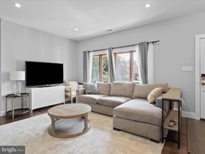 3005 Rogers Dr in Falls Church, VA - Building Photo - Building Photo