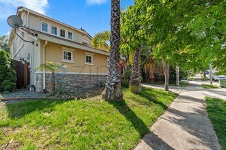 338 Roundhill Dr in Brentwood, CA - Building Photo - Building Photo