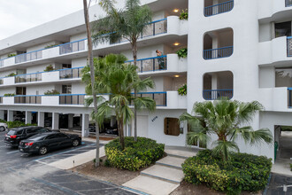 The Palms Condominiums in North Miami, FL - Building Photo - Building Photo