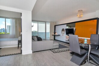 1100 West Ave, Unit Bay view balcony Suite 4 in Miami Beach, FL - Foto de edificio - Building Photo