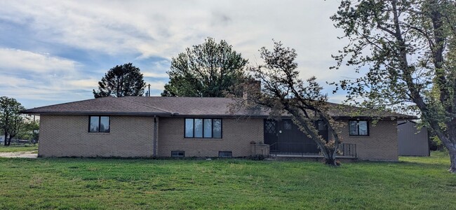 property at 320 S Dilley St