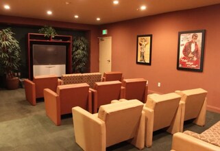 4060 Glencoe Ave in Marina Del Rey, CA - Foto de edificio - Building Photo