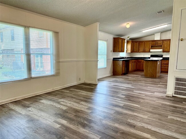833 Algoa-Friendswood Rd in Alvin, TX - Building Photo - Building Photo