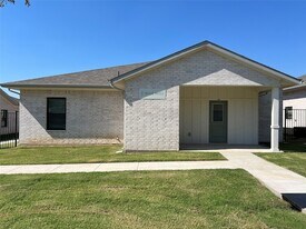 3050 Viking St, Unit 000 in Denison, TX - Building Photo