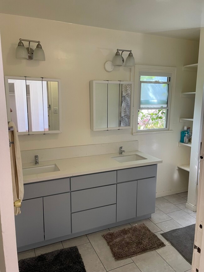 Westwood Plaza Apartments in Los Angeles, CA - Building Photo - Building Photo