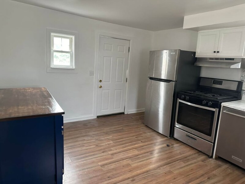 83 Carpenter St in Woodbury, NJ - Building Photo