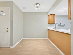 1978 Kenilworth Cir in Hoffman Estates, IL - Building Photo - Building Photo