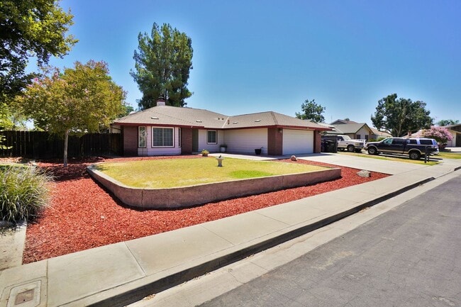 2475 Santa Lucia Ct in Hanford, CA - Building Photo - Building Photo