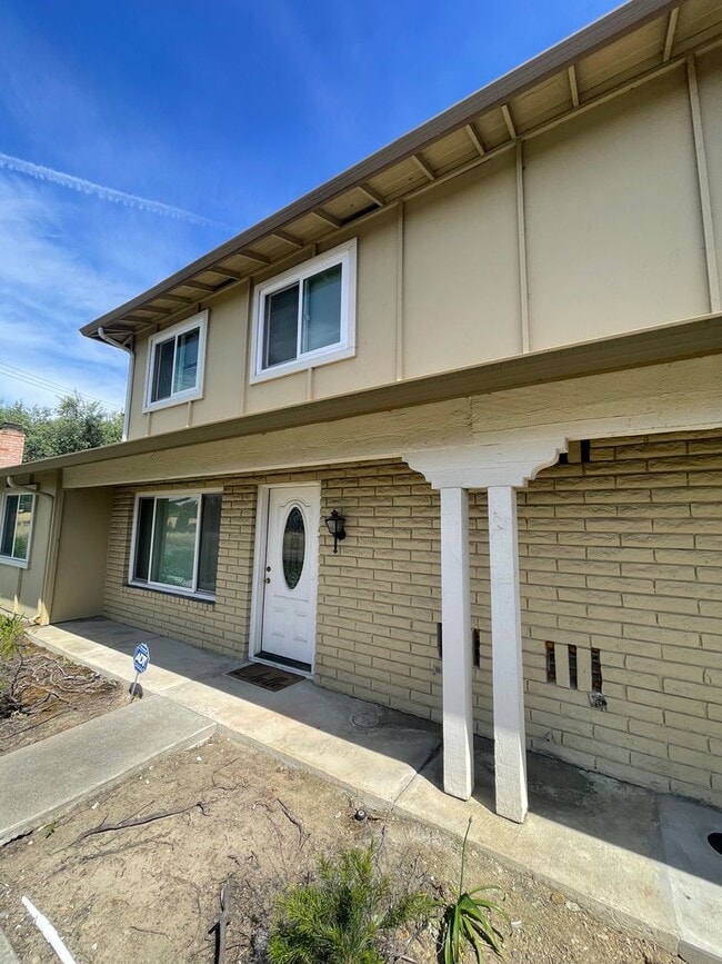 35 Fountainhead Ct in Martinez, CA - Building Photo - Building Photo