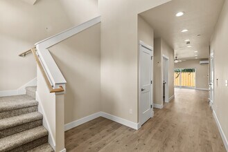 2278 Sandy Dr, Unit Unit C in Eugene, OR - Building Photo - Building Photo