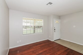 5751 Oakham St in Houston, TX - Building Photo - Building Photo