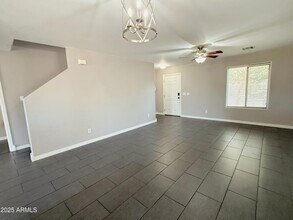 2528 E Meadow Creek Way in San Tan Valley, AZ - Building Photo - Building Photo