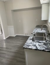 37 Magnolia Ave in Bedford, OH - Building Photo - Building Photo