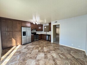 700 W Walnut Ave in Orange, CA - Building Photo - Building Photo