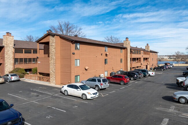 Centennial Crossing in Englewood, CO - Building Photo - Building Photo