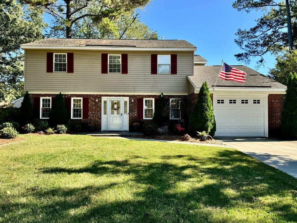 412 Beverly Pl in Virginia Beach, VA - Foto de edificio