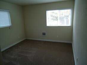 1661 Bayview Heights Dr in San Diego, CA - Building Photo - Building Photo