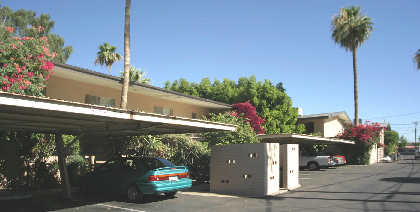 Nonpareil Serenity Condominiums in Phoenix, AZ - Building Photo