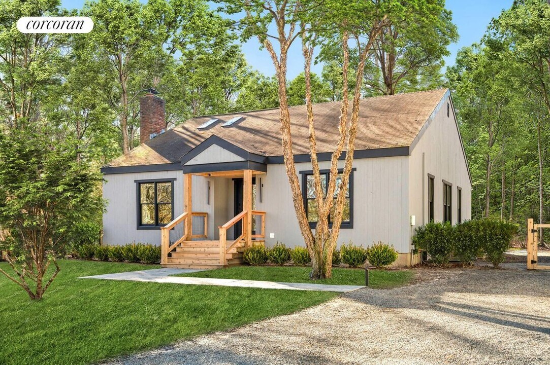 57 Woodruff Ln in Bridgehampton, NY - Building Photo