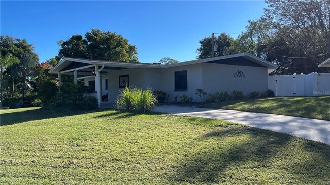 313 Satsuma Dr in Sanford, FL - Building Photo - Building Photo