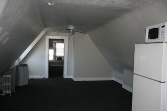 2322 Wheeler St, Unit 3 in Cincinnati, OH - Foto de edificio - Building Photo
