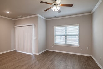 Buckeye Crossing Townhomes in Bentonville, AR - Building Photo - Interior Photo