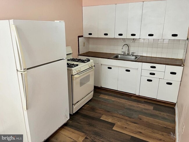 property at 1914 Solly Ave
