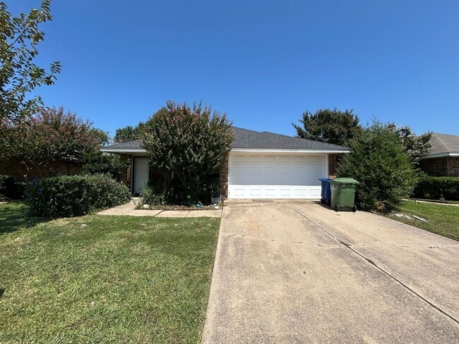2019 Chalfont Dr in Carrollton, TX - Building Photo - Building Photo