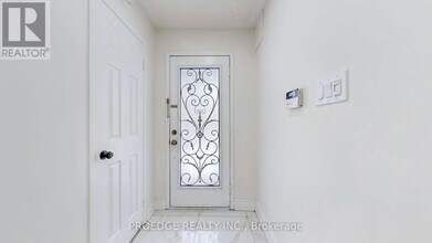 31 Luella Crescent in Brampton, ON - Building Photo - Building Photo