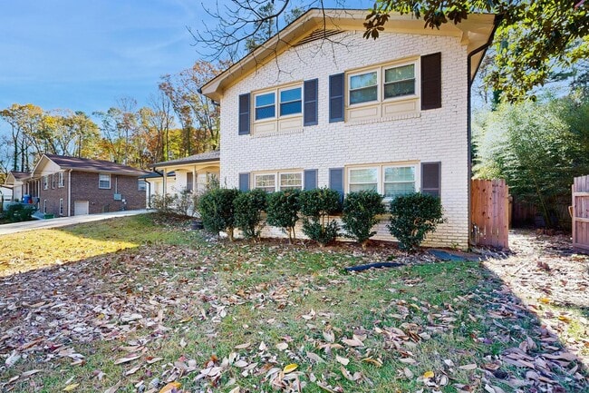Bright, Spacious Stone Mountain Residence on Tahoe Circle in Stone Mountain, GA - Building Photo - Building Photo