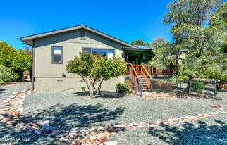 725 Meadowlark Ln in Prescott, AZ - Building Photo