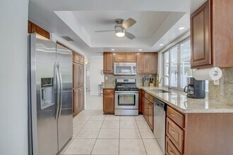 8001 NW 21st St in Sunrise, FL - Building Photo - Building Photo