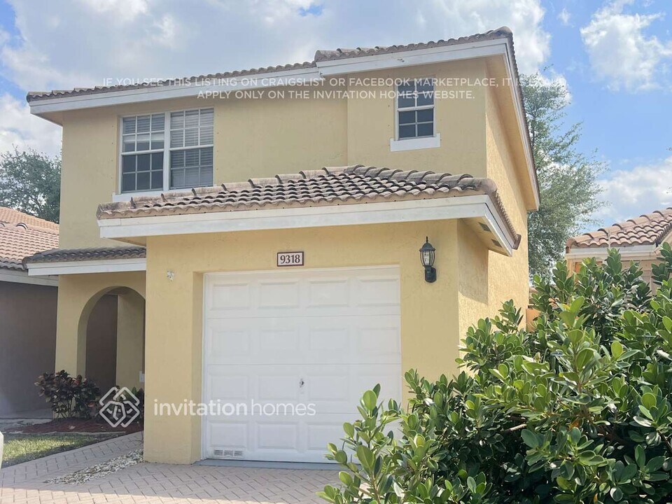 9318 NW 54th St in Sunrise, FL - Foto de edificio