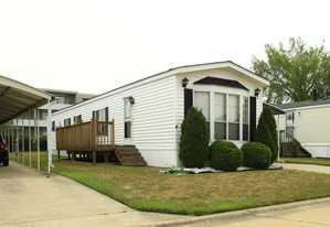 Courtyard Mobile Home Park Apartments