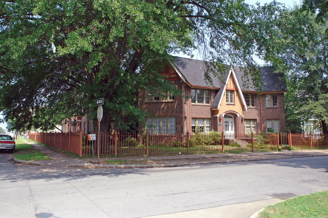 200 S 17th St in Fort Smith, AR - Building Photo