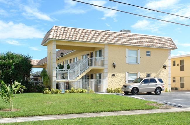 Village Apartments in North Palm Beach, FL - Foto de edificio - Building Photo