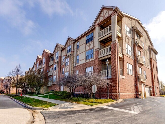 1781 Tudor Ln in Northbrook, IL - Foto de edificio - Building Photo