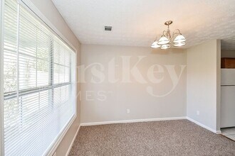 5205 Alexander St in Union City, GA - Foto de edificio - Building Photo