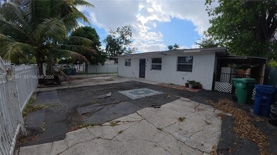 15812 NW 39th Ct in Miami Gardens, FL - Building Photo - Building Photo