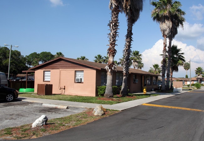 Oak Leaf Village in Palmetto, FL - Foto de edificio - Building Photo