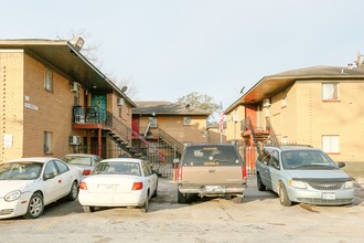 Hershe Apartments in Houston, TX - Building Photo - Building Photo