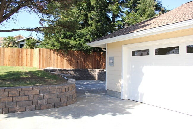 2540 34th St in Coos Bay, OR - Building Photo - Building Photo