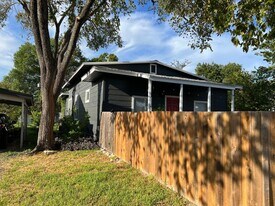 611 Nelray Blvd in Austin, TX - Building Photo