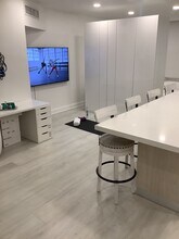 4747 Collins Ave, Unit 408 in Miami Beach, FL - Building Photo - Building Photo