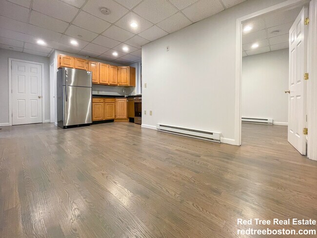 77 Park Dr, Unit B in Boston, MA - Foto de edificio - Building Photo