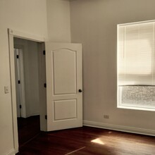 8915 S Exchange Ave, Unit 3 in Chicago, IL - Building Photo - Building Photo