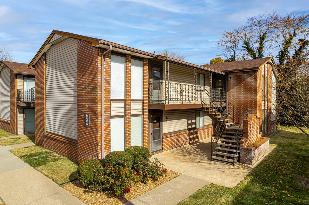 The Willows in Wichita, KS - Building Photo